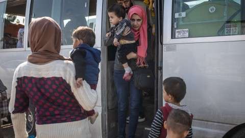 « C’est la fin des Kurdes de Syrie » : peur et désespoir des réfugiés chassés par la Turquie