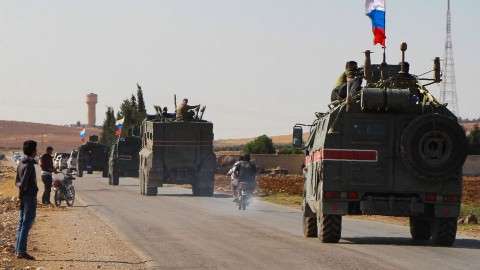 Syrie : les forces russes à la frontière syro-turque, les Kurdes se replient