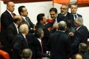 Bagarre au parlement turc à cause du mot «Kurdistan»