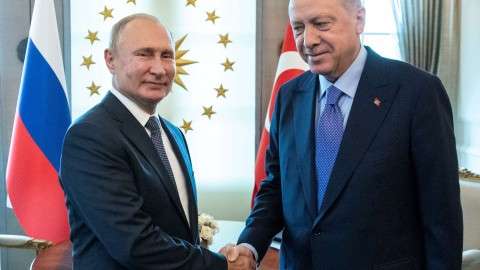 Syrie : face à la pression russe, Erdogan contraint à un exercice d’équilibriste