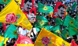 Kurds wave flags