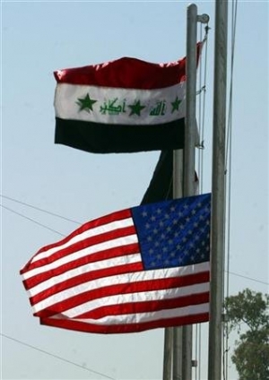 Les drapeaux américain et irakien