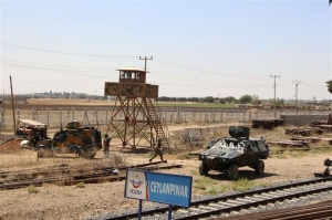 Militaires turcs en patrouille à Ceylanpinar